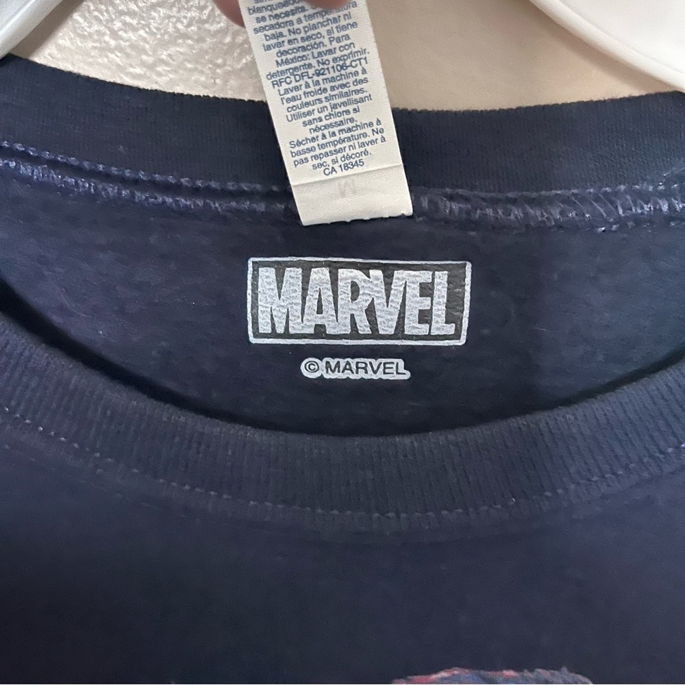 Captain America ‘Infinity War’ Crewneck - Picture 6 of 9